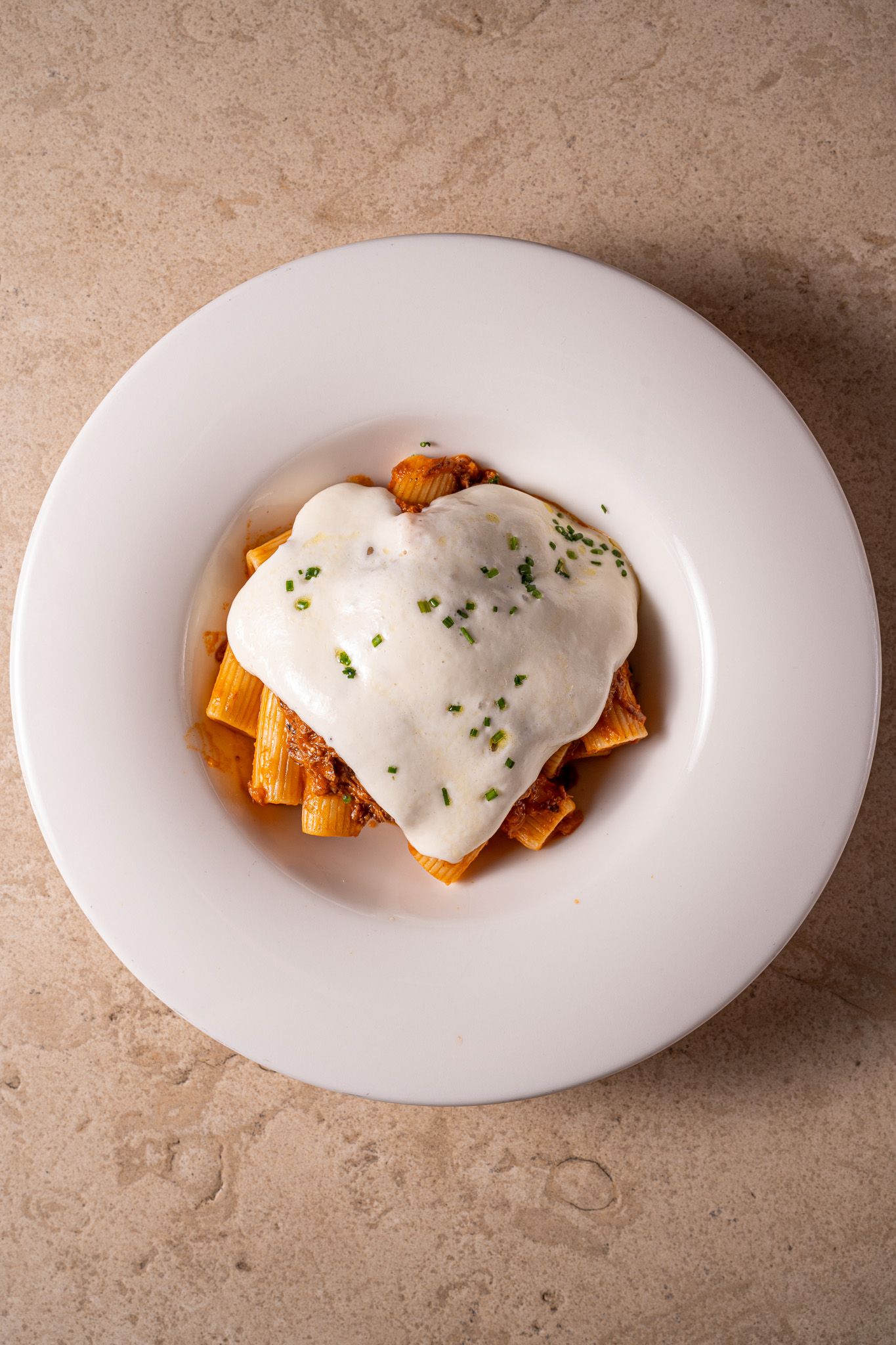 Rigatoni με ραγού και λιωμένη scamorza